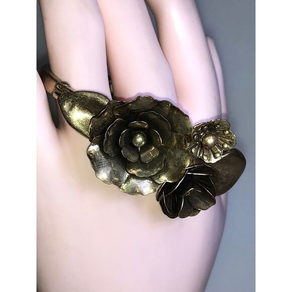 Chloe + Isabel Vintage Rose Garden Floral Hinged Bracelet - B107 - Picture 2 of 4